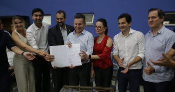 Estado e Município assinam convênios para construção de nova delegacia de Polícia Civil e recuperação asfáltica