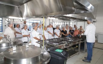 Merendeiras da Rede Municipal de Ensino participam de workshop com renomado chefe de cozinha