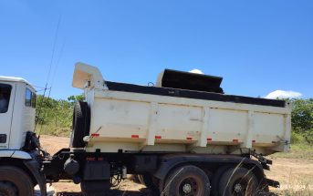 Prefeitura auxilia pequenos produtores do Assentamento Santo Antônio da Fartura no transporte de composto orgânico