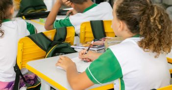 Prefeitura distribuirá mais de 5,8 mil kits de uniformes para alunos da Rede Municipal de Ensino