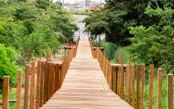 Passarela elevada entre o Bordas do Lago e o Recanto do Bosque I está em fase final de construção