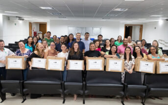Secretaria de Educação entrega notebooks a professores e gestores