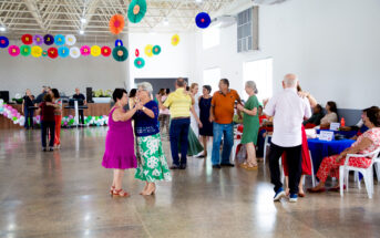 Baile marca início das atividades do Centro de Convivência do Idoso