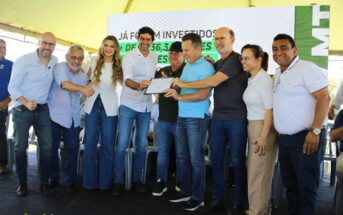 Com lançamento de obra e entrega de títulos de propriedade, moradores da Agrovila João Ponce de Arruda vivem dia histórico