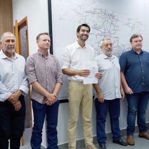 Prefeito de Campo Verde protocola na SINFRA, projetos para pavimentação de estradas rurais no município