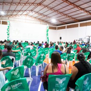 Alunos e moradores da comunidade do Limeira têm noite de cultura e diversão