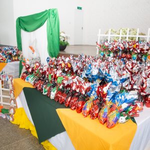 Projeto “Páscoa Feliz” distribui ovos de chocolate a crianças de famílias atendidas por programas sociais