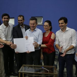 Estado e Município assinam convênios para construção de nova delegacia de Polícia Civil e recuperação asfáltica