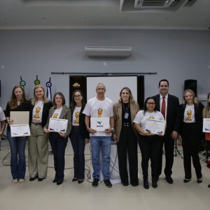 Facilitadores do círculo de construção de paz recebem certificados de formação