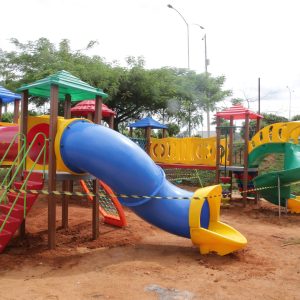 Parque das Araras conta com novo parquinho infantil