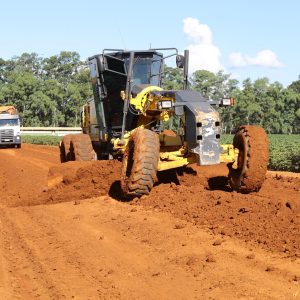 Prefeitura recupera estrada na região do Limeira