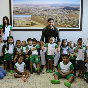 Alunos da Creche Padre João visitam o Paço Municipal