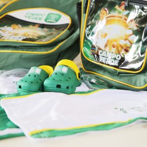 Escolas da Rede Municipal iniciam distribuição de uniforme para os alunos