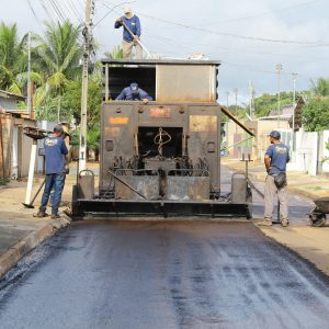 Ruas são recapeadas com micropavimento no bairro Eckert
