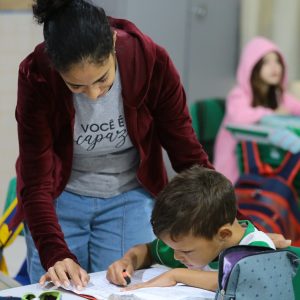 Prefeitura reajusta bolsa-auxílio de estagiários que atuam em sala de aula