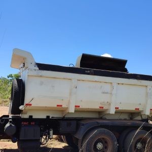 Prefeitura auxilia pequenos produtores do Assentamento Santo Antônio da Fartura no transporte de composto orgânico