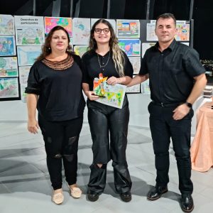 Vencedores de concurso de desenho recebem premiação