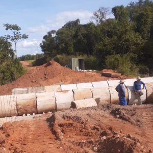 Prefeitura reconstrói bueiro e recupera estradas na região da Vila União e do Assentamento Dom Osório