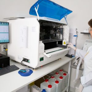 Secretaria de Saúde viabiliza novo equipamento para o Laboratório Municipal