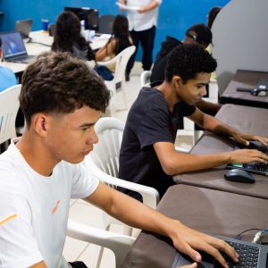 Com equipamentos novos, alunos iniciam curso de informática básica ofertado pelo CRAS