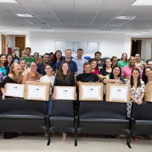 Secretaria de Educação entrega notebooks a professores e gestores