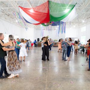 Com baile de Carnaval, idosos do CAI retomam atividades em 2024