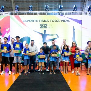 Kits esportivos e Van são entregues à Secretaria de Cultura, Lazer e Esporte