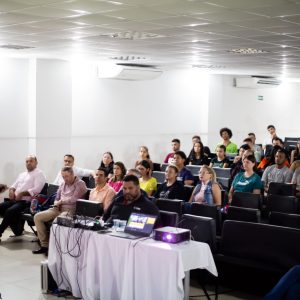 Alunos da ETEC assistem palestra sobre o desenvolvimento econômico de Campo Verde ministrada pelo prefeito Alexandre Lopes de Oliveira