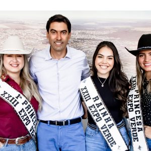 Rainha e princesas da Expoverde são recebidas pelo prefeito Alexandre