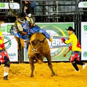 Com show de Luan Santana, primeira noite da 24 ª Expoverde teve bom público. Hoje tem Edson e Hudson