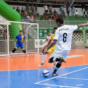 Taça Cidade de Futsal Sicredi começa com bom público e duas goleadas