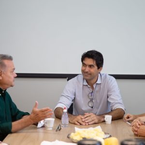 Prefeito pede a senador empenho na viabilização de recursos para infraestrutura, mobilidade e educação